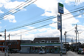 幸小学校前ファミリーマート